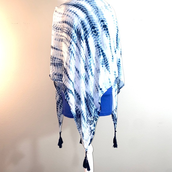Hollister Tie Dye Square Scarf - Picture 4 of 7